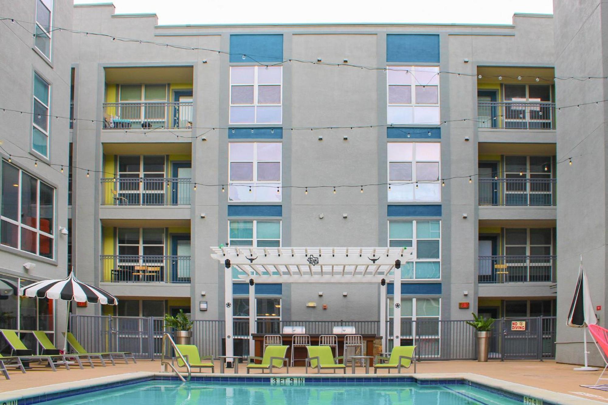 Upstay Condo Games Pool Gym And Bbq Austin Esterno foto